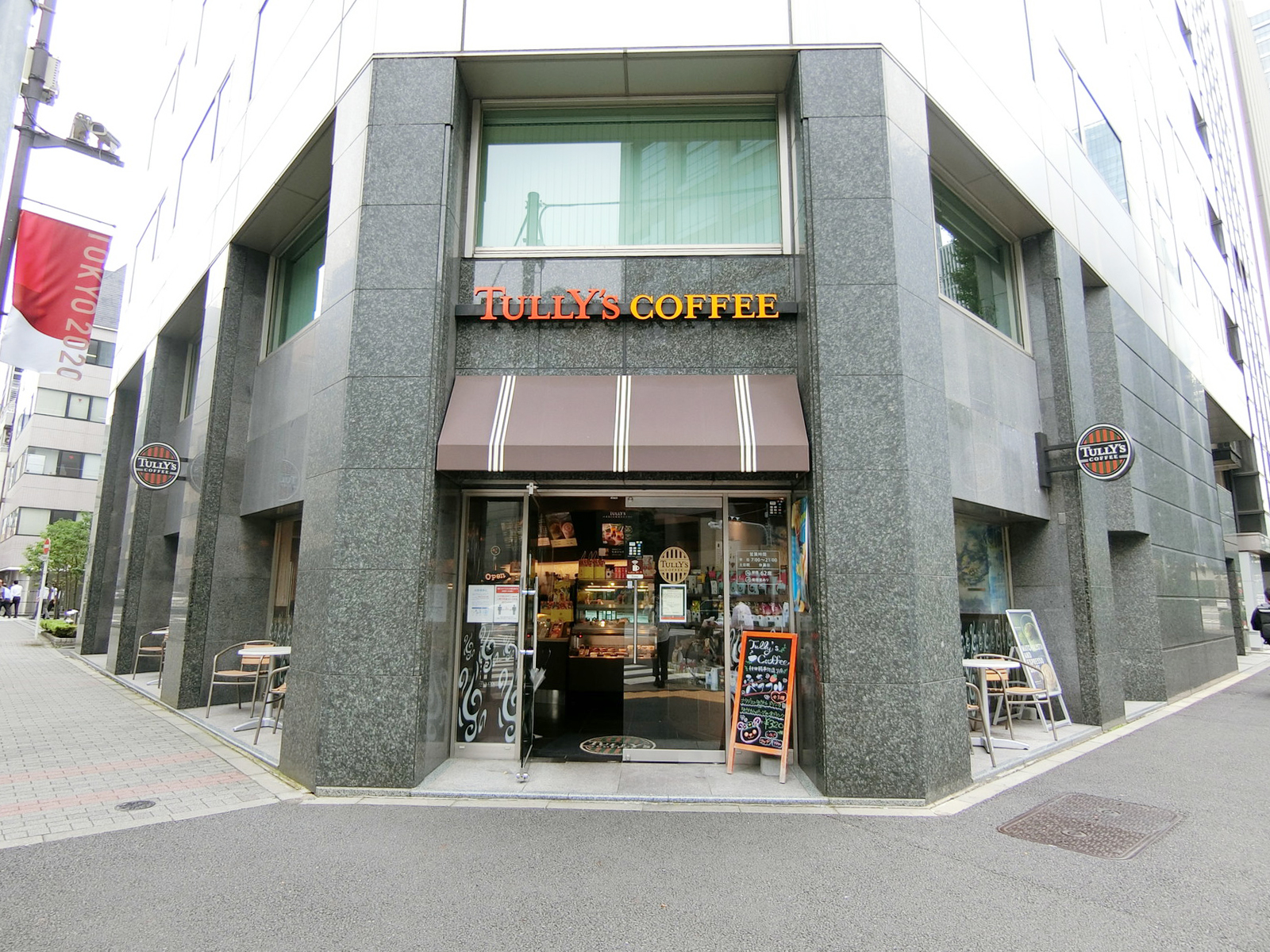 徒歩2分のタリーズコーヒー