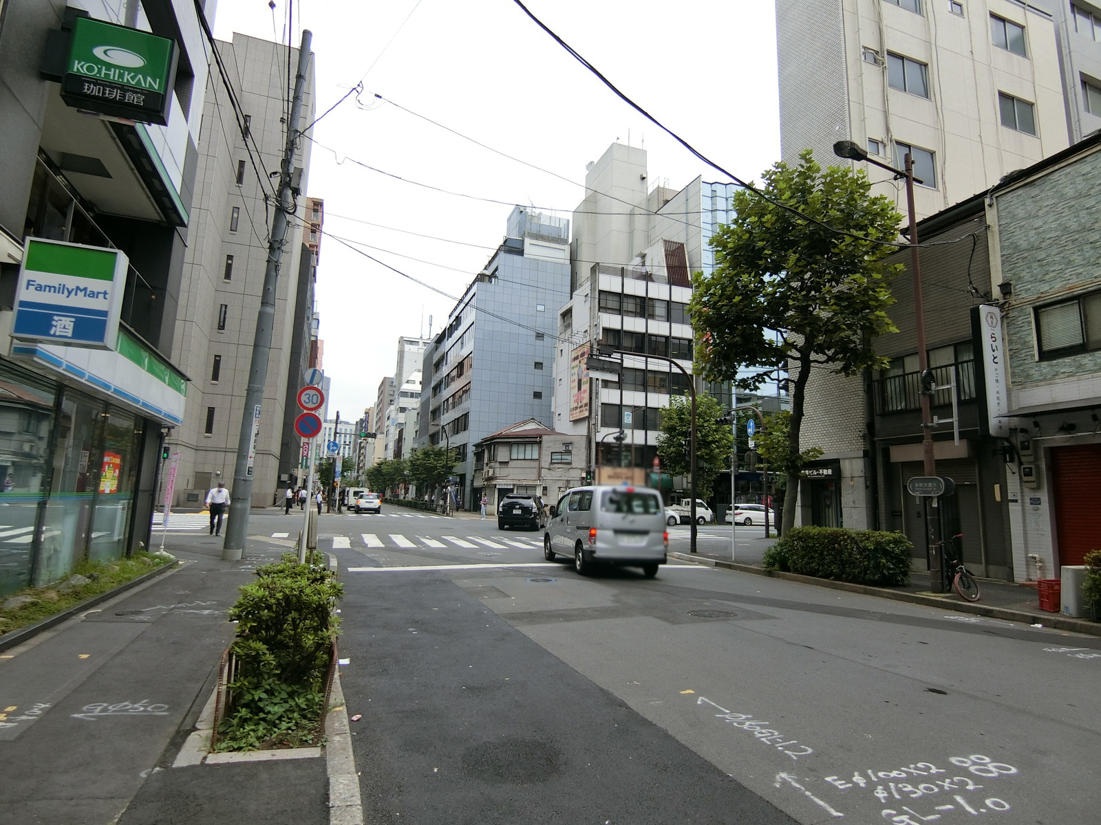 第三唐澤ビルディング前面の通り