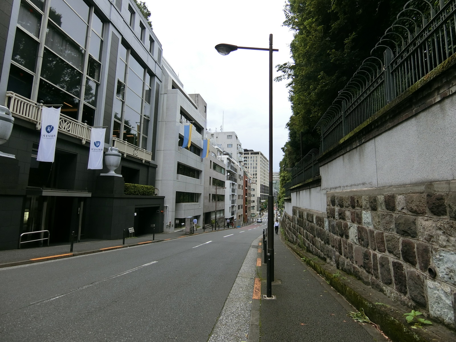 番町ハウス前面の通り