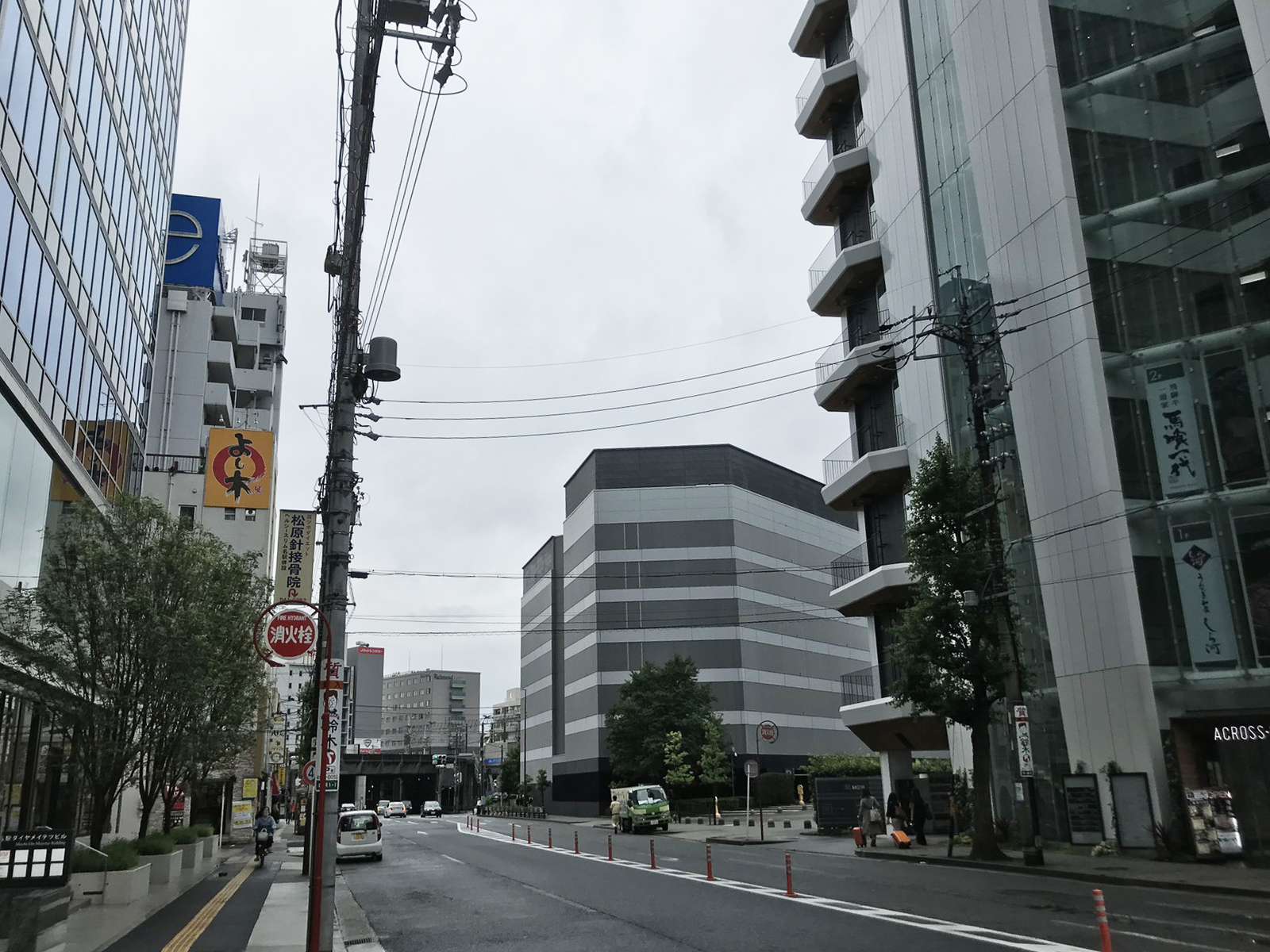 名駅ダイヤメイテツビル前面の通り