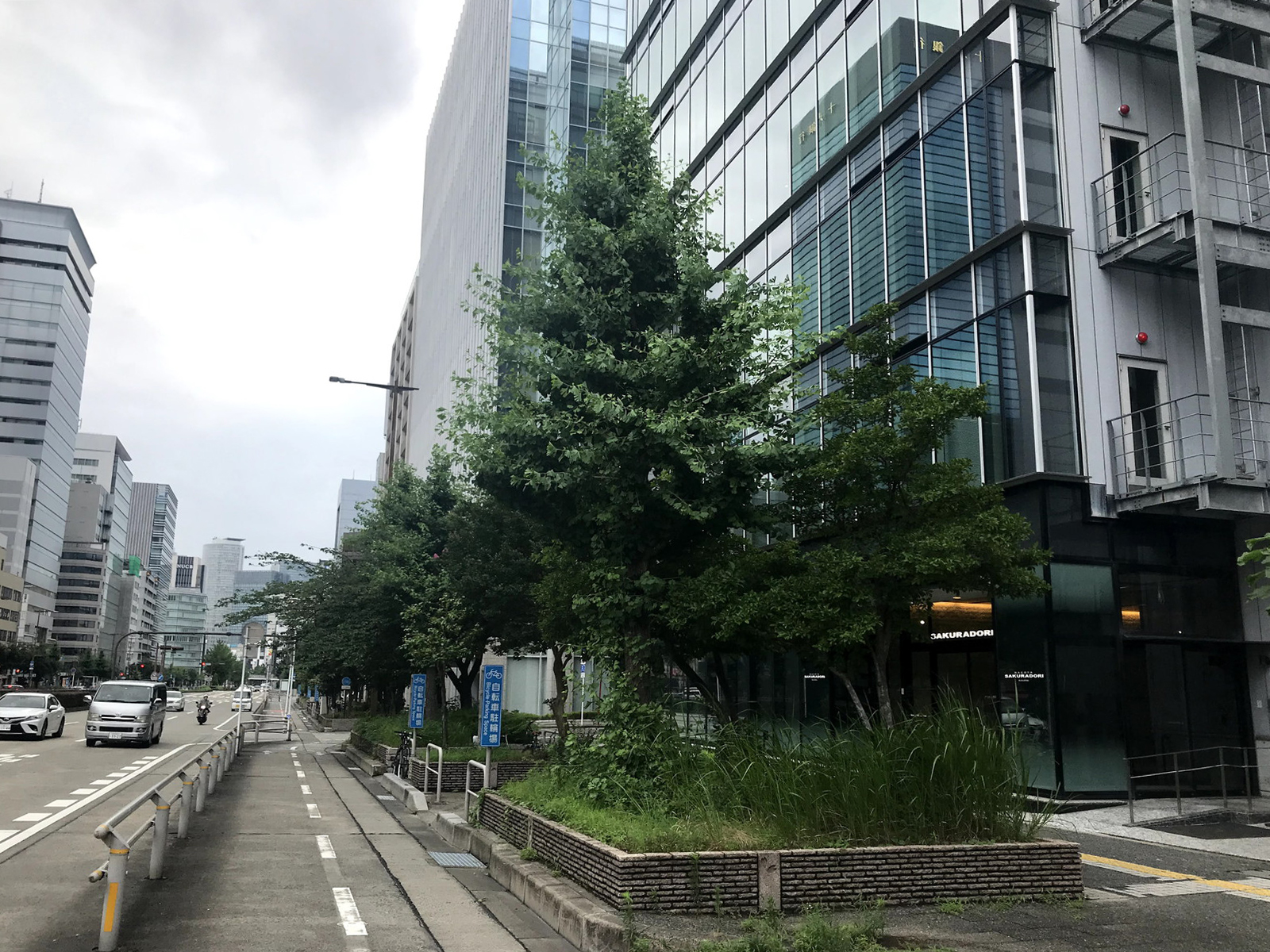 名古屋桜通ビル前面の桜通