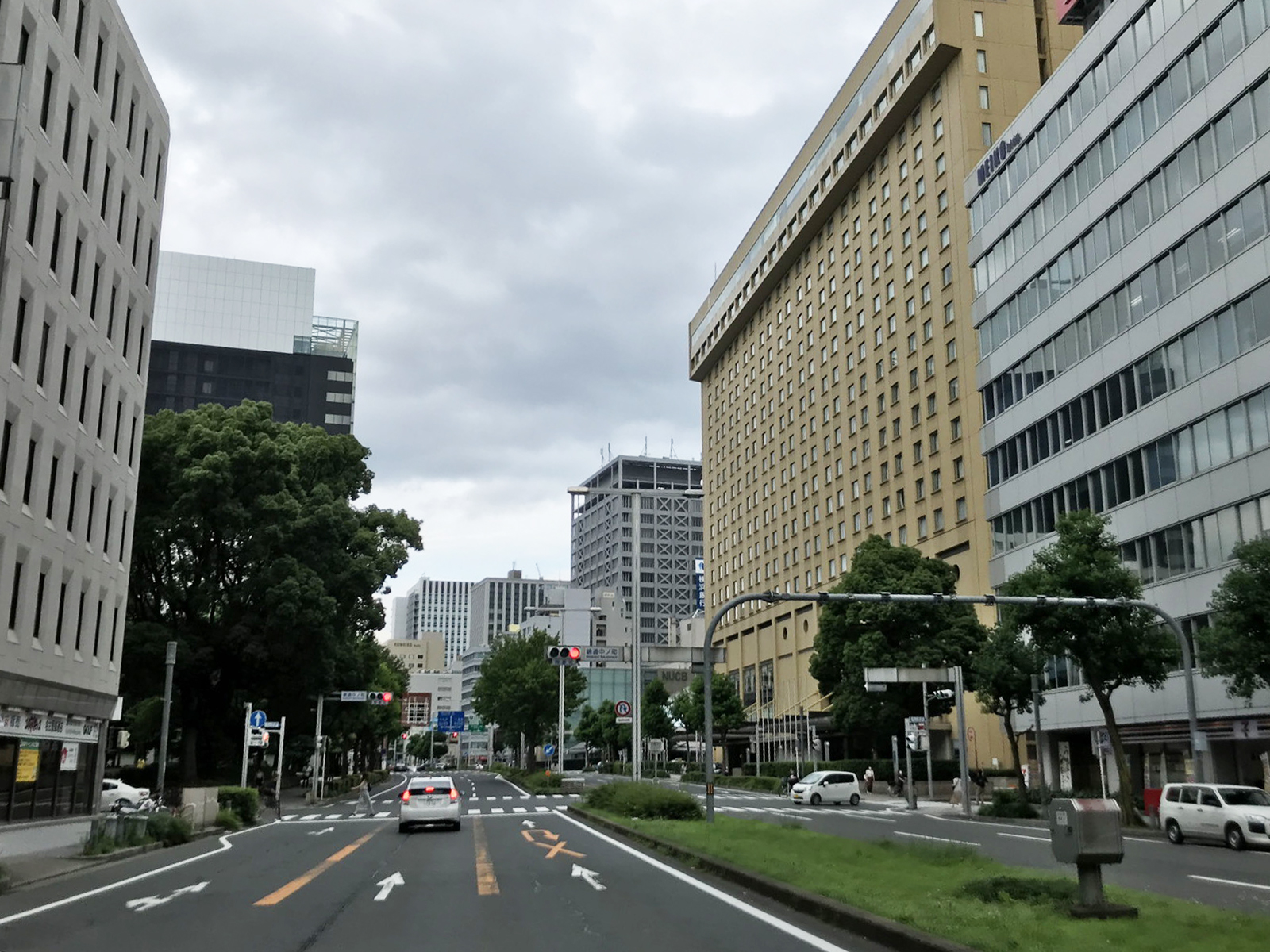 名古屋伏見スクエア前面の錦通