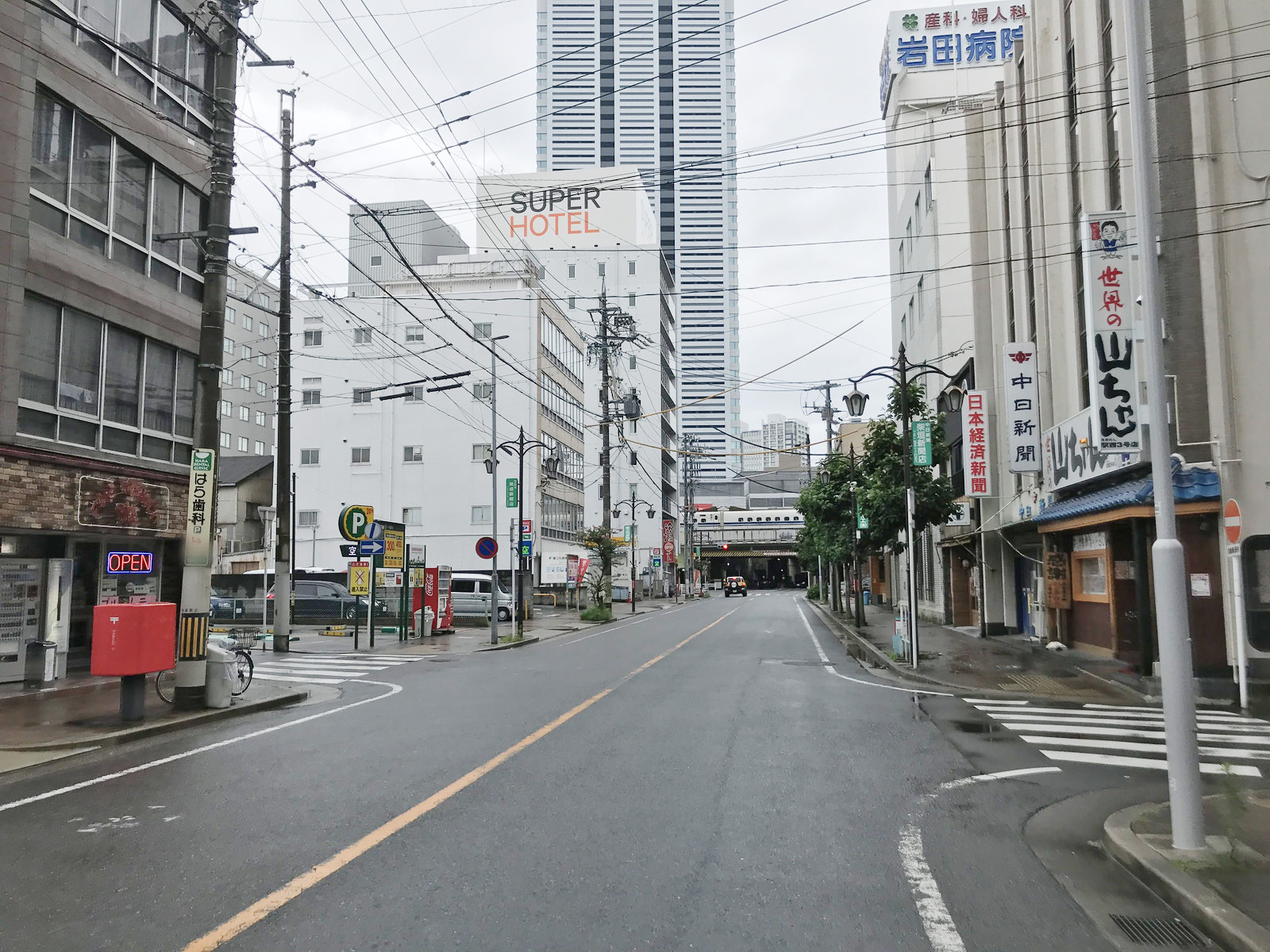 協和名駅ビル前面の通り