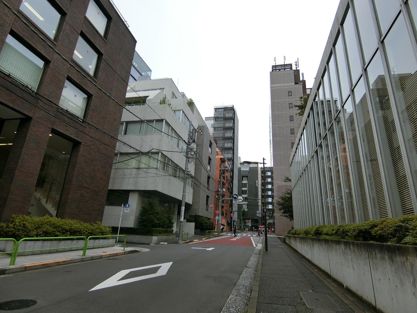 麹町ECKビル前面の通り