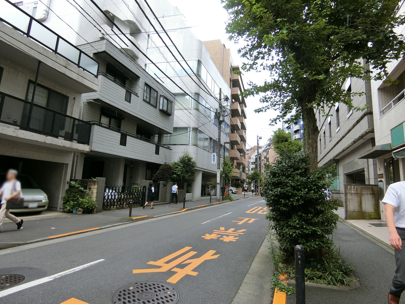 一番町ビル前面の通り