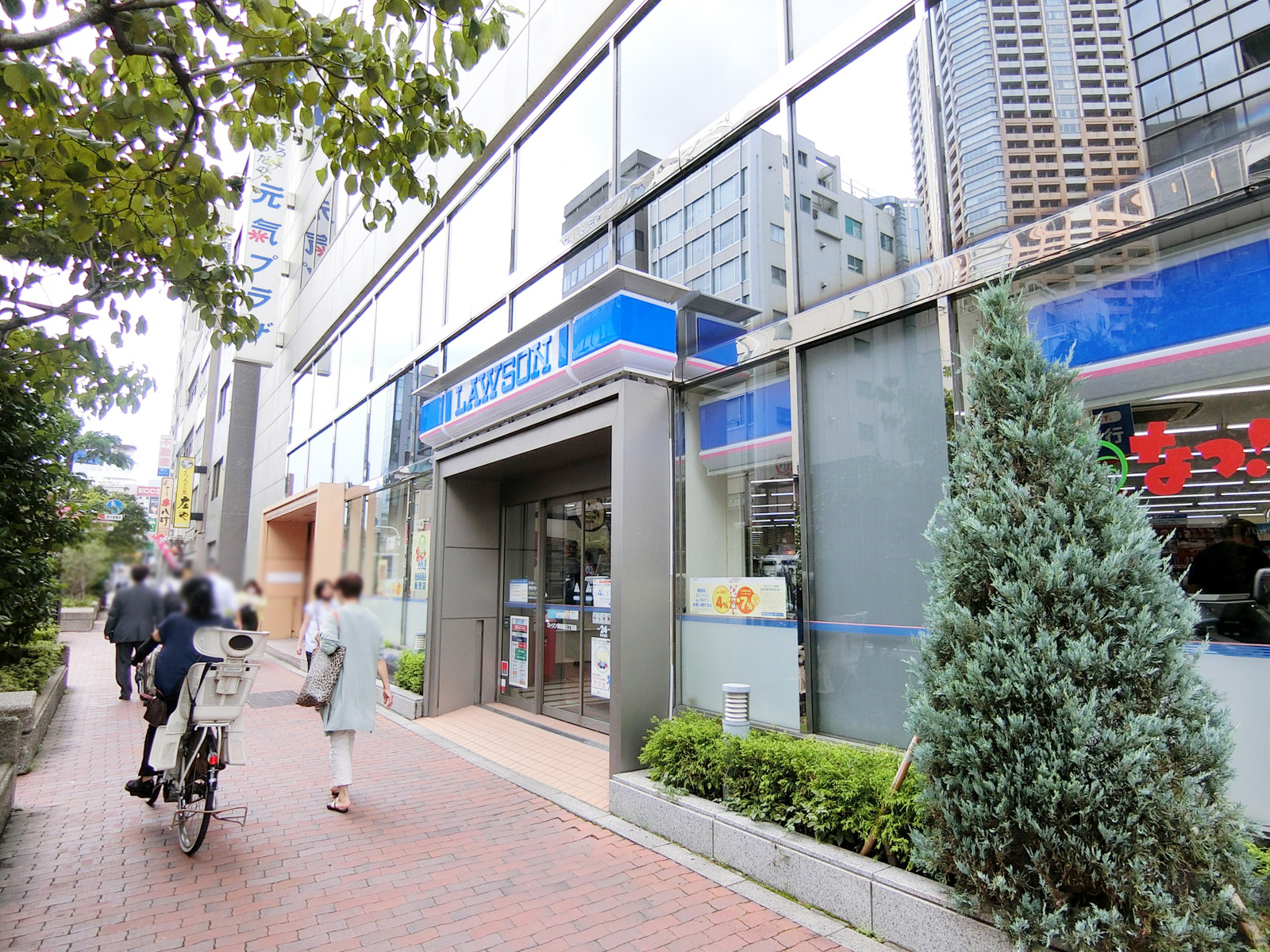 徒歩1分のローソン 飯田橋三丁目店