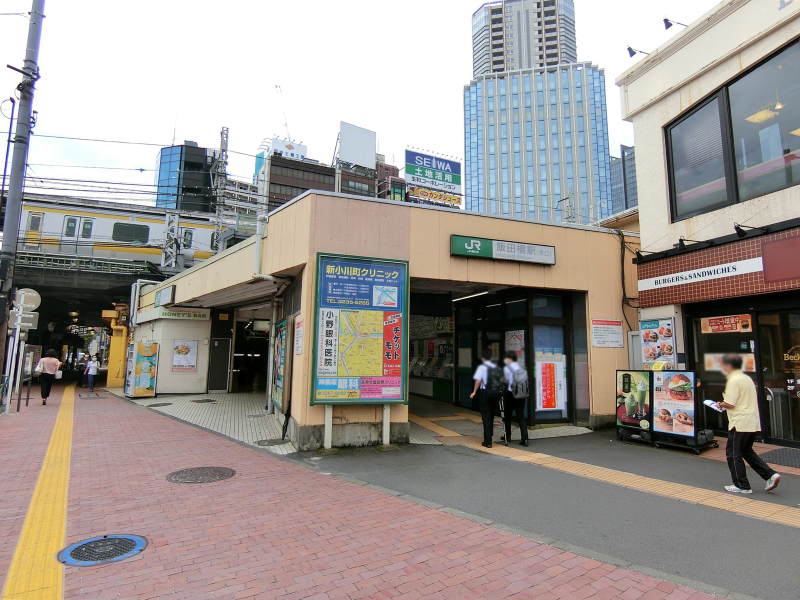 最寄りの「飯田橋駅」