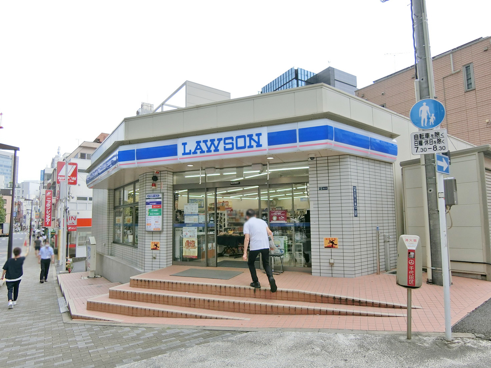 徒歩1分のローソン