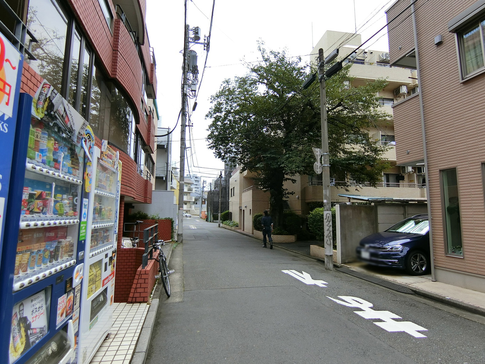 外苑MKビル前面の通り