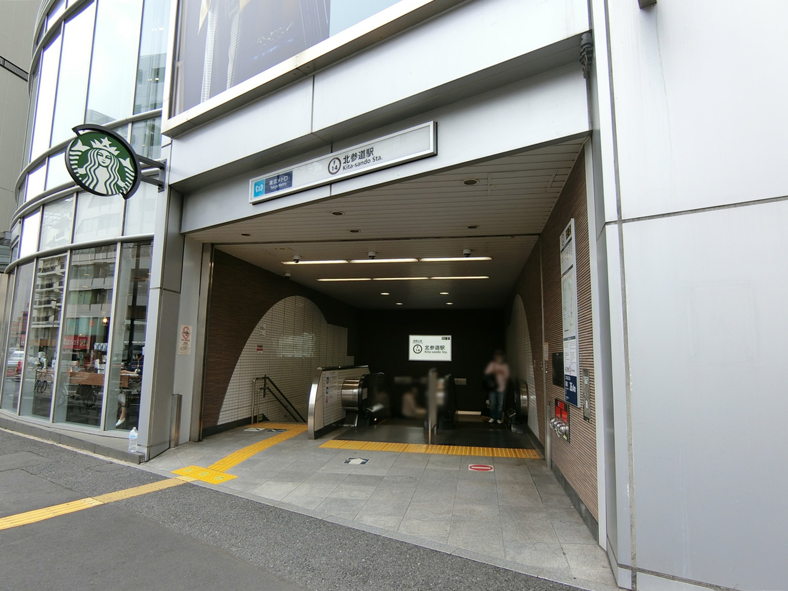 最寄りの「北参道駅」