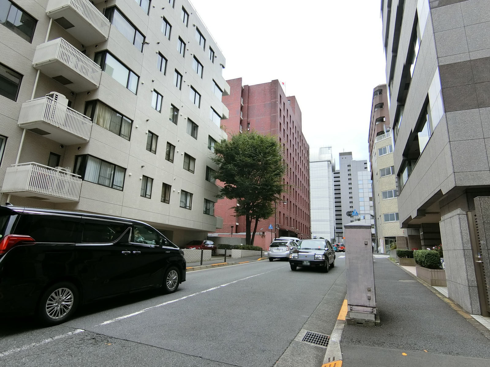 アルシュ麹町前面の通り