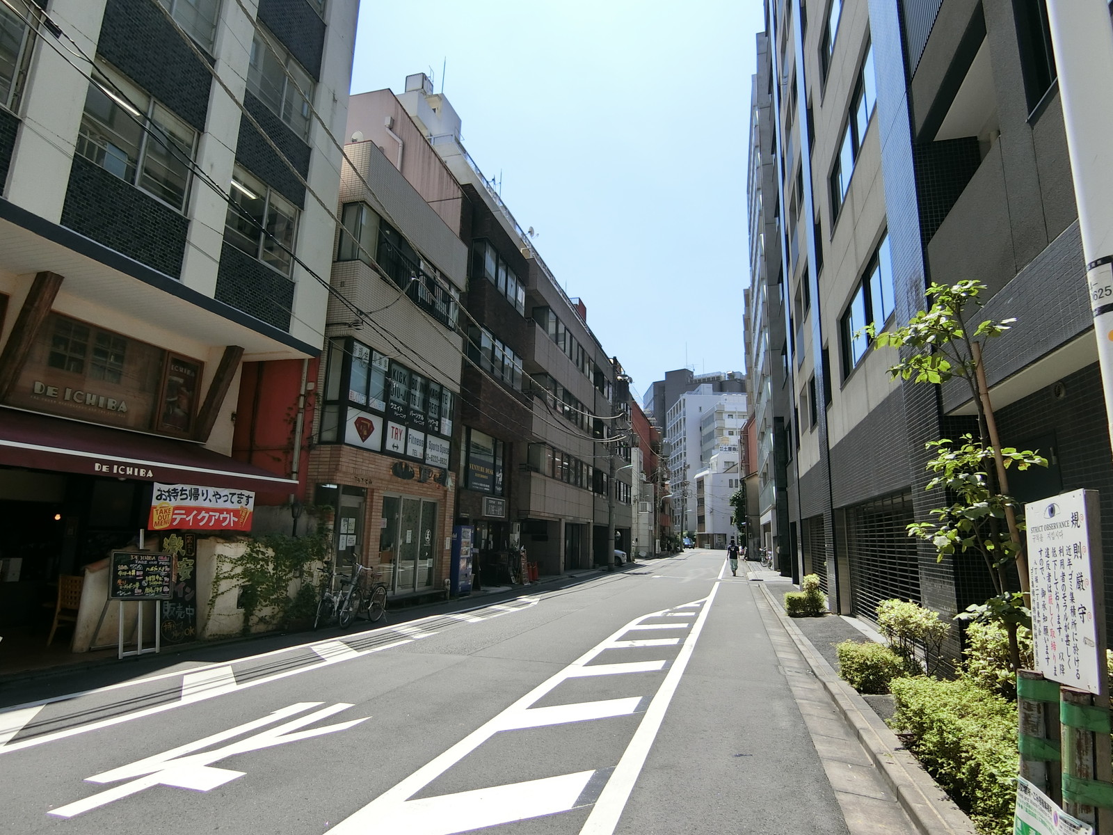 亀島橋ビル前面の通り