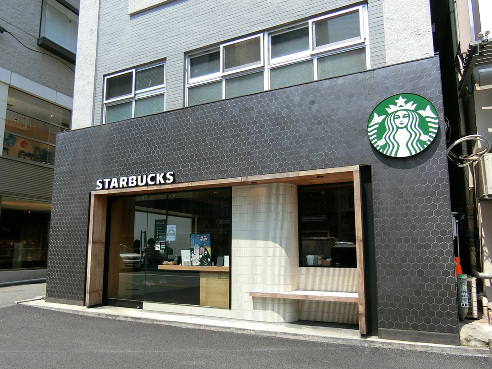 徒歩1分のスターバックスコーヒー