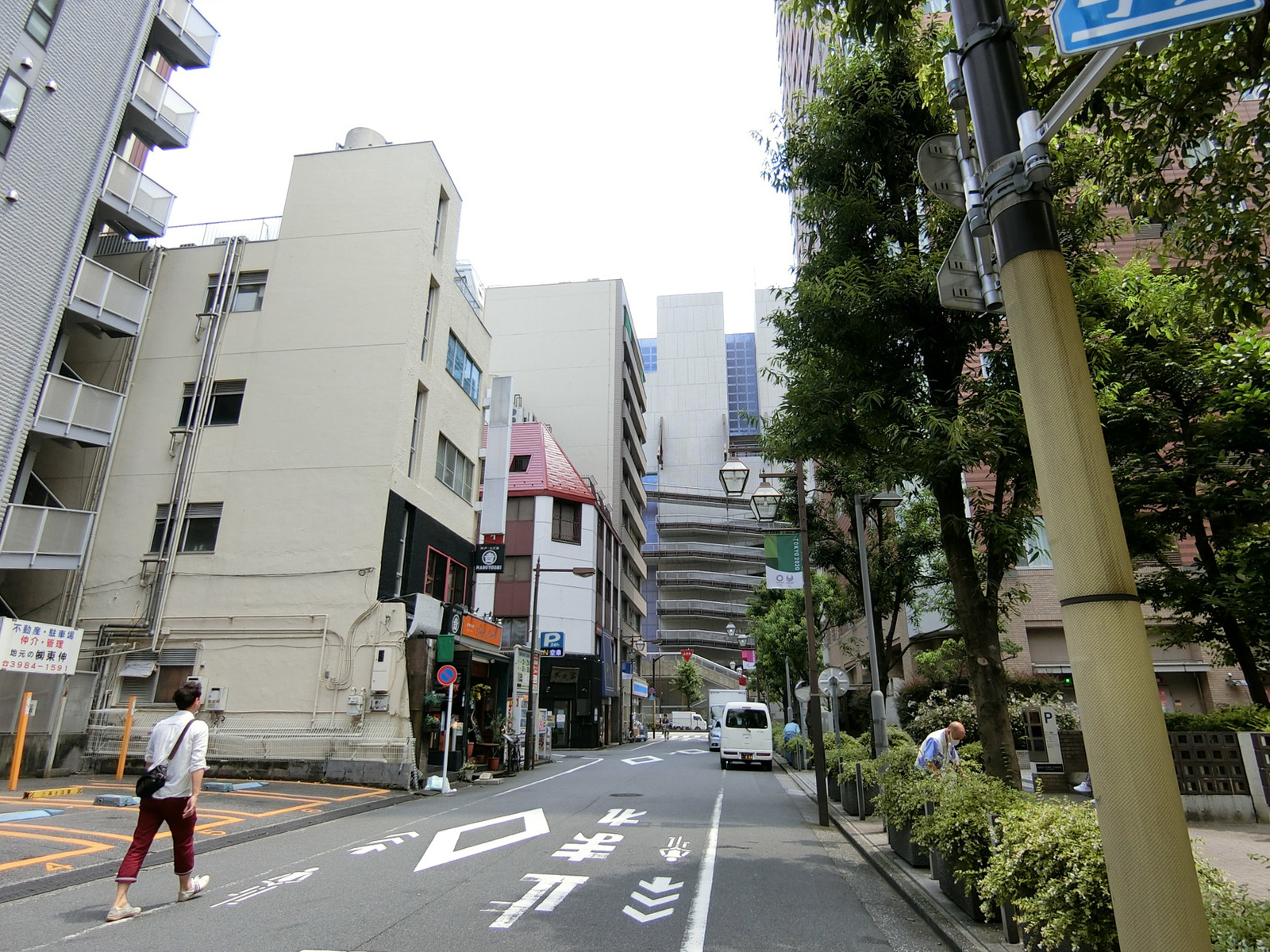 小倉ビル前面の通り