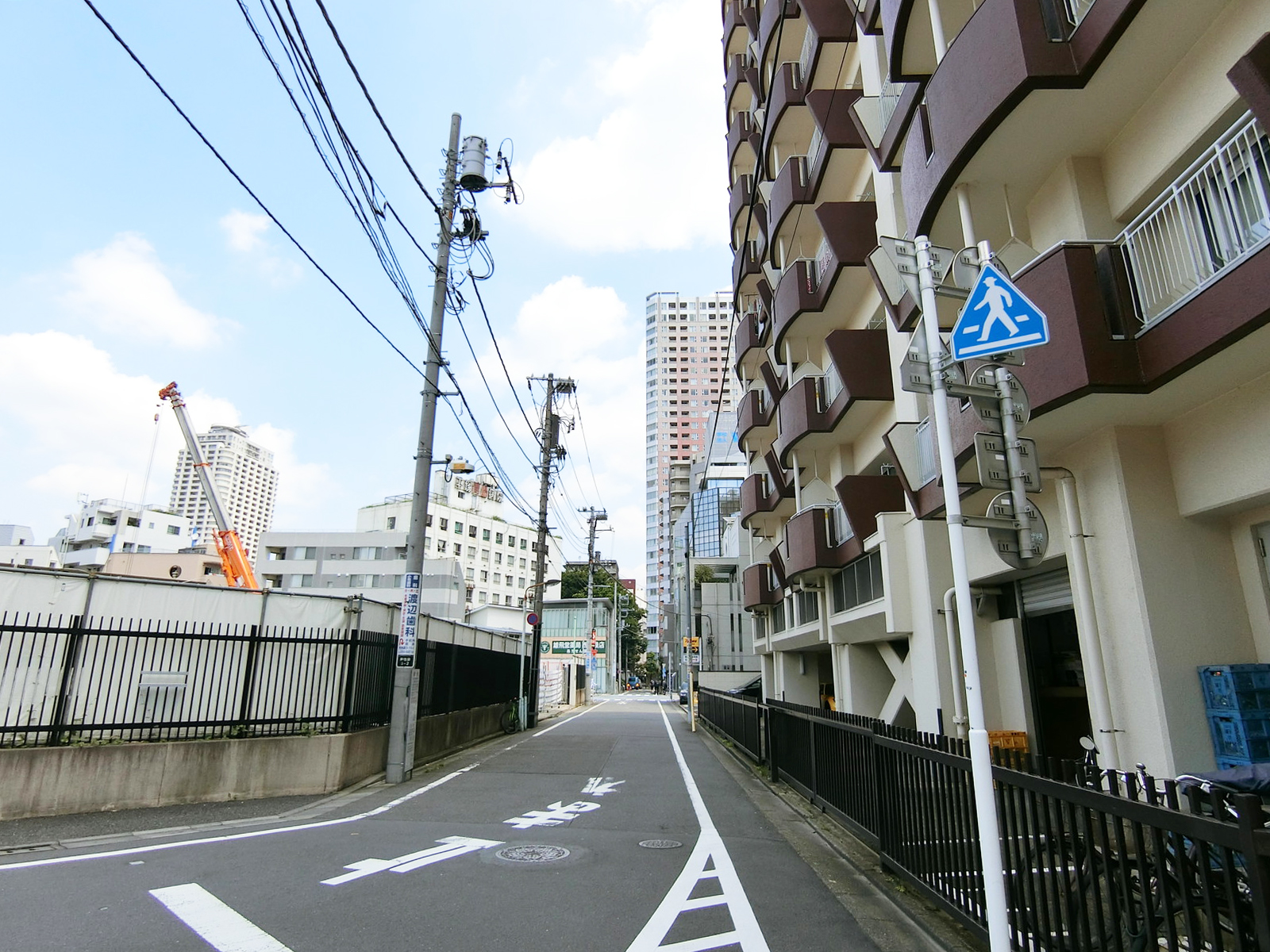 周辺は落ち着いた雰囲気のエリア