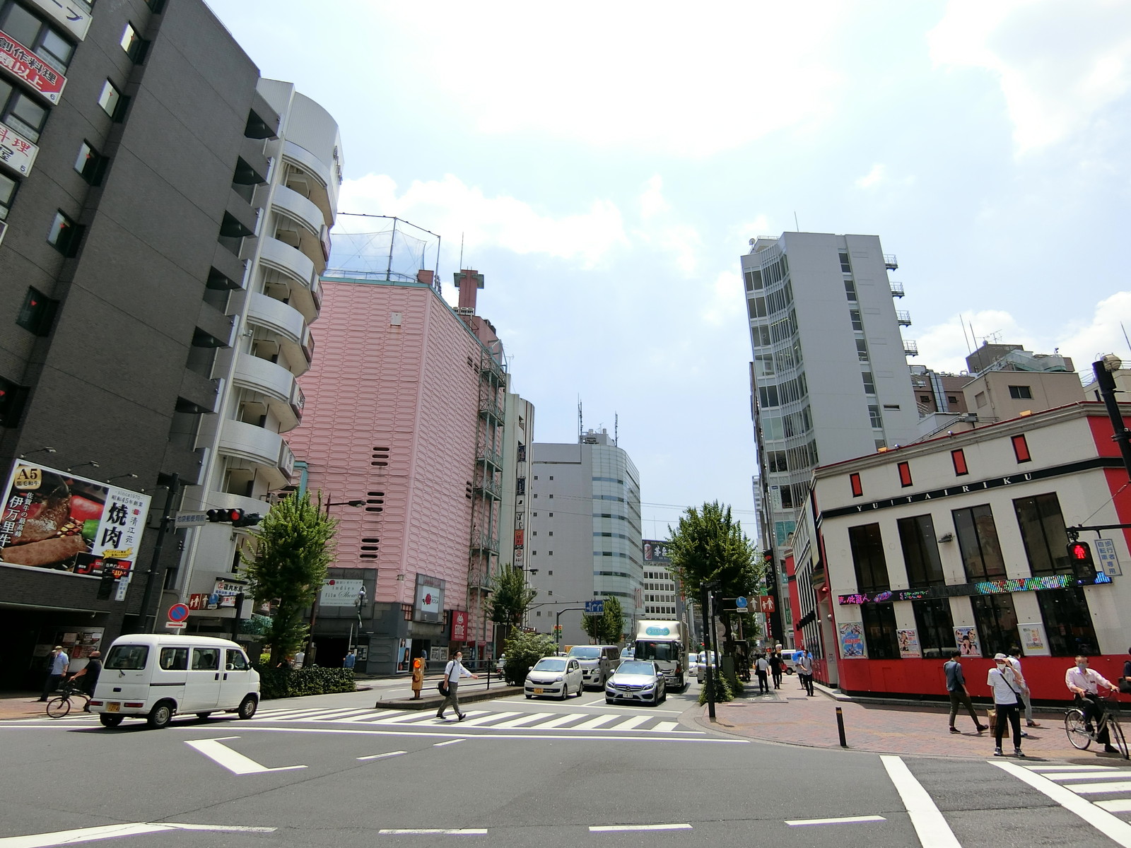 付近の劇場通り