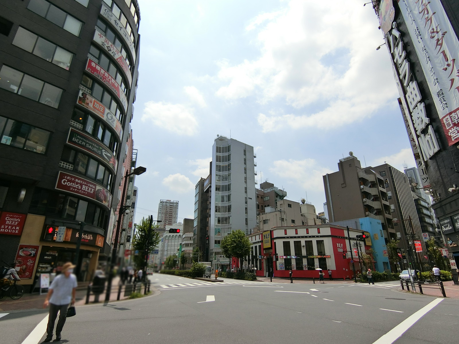 フェリオ池袋前面の劇場通り