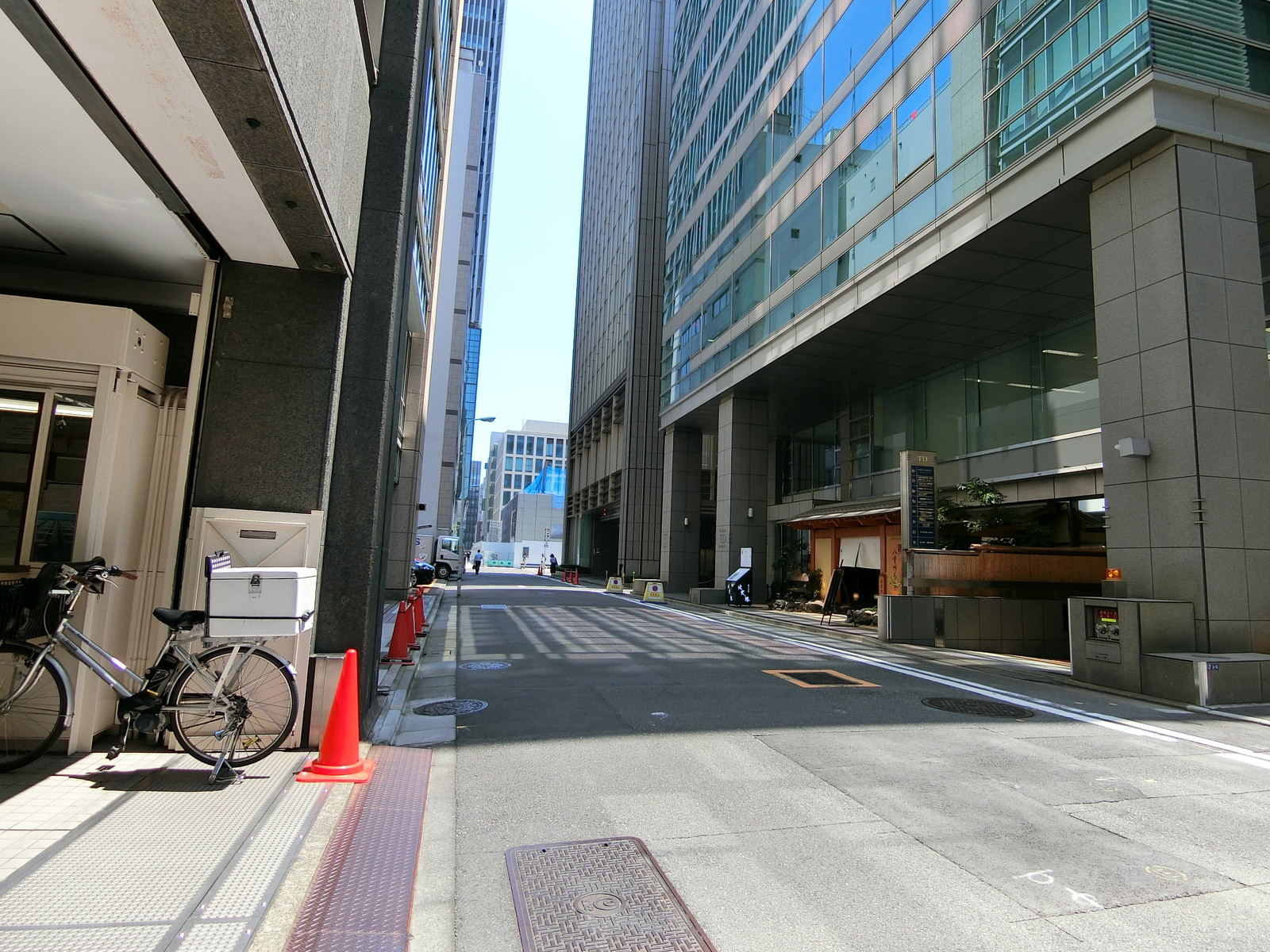 京橋TDビル前面の通り