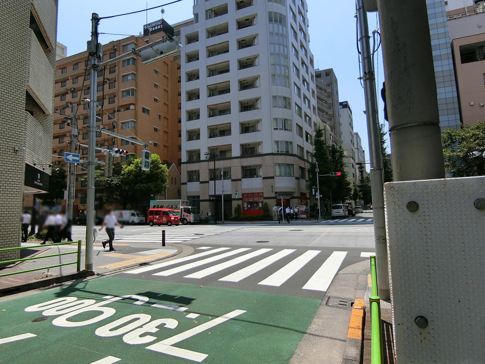 寿ビル前面の通り