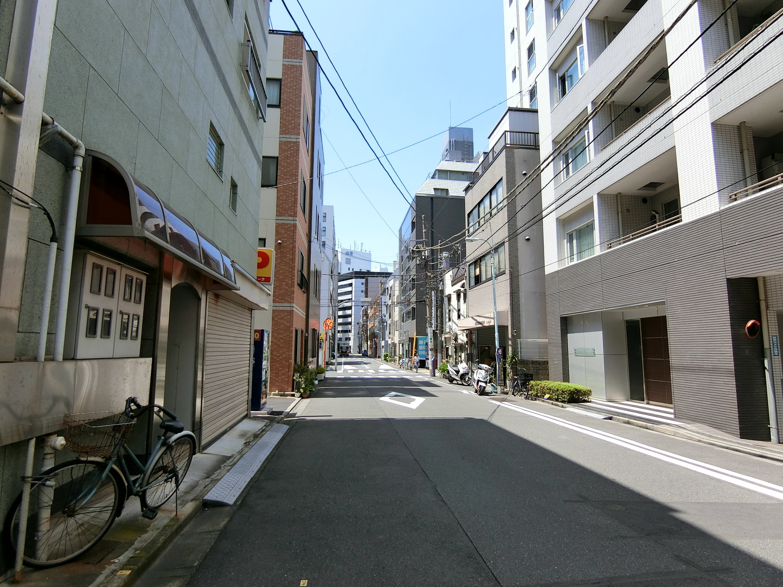 エストビル前面の通り