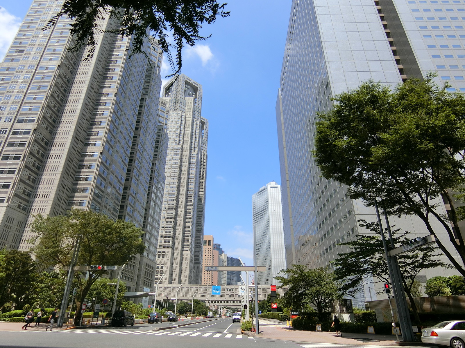 周辺は高層オフィスが立ち並ぶエリア