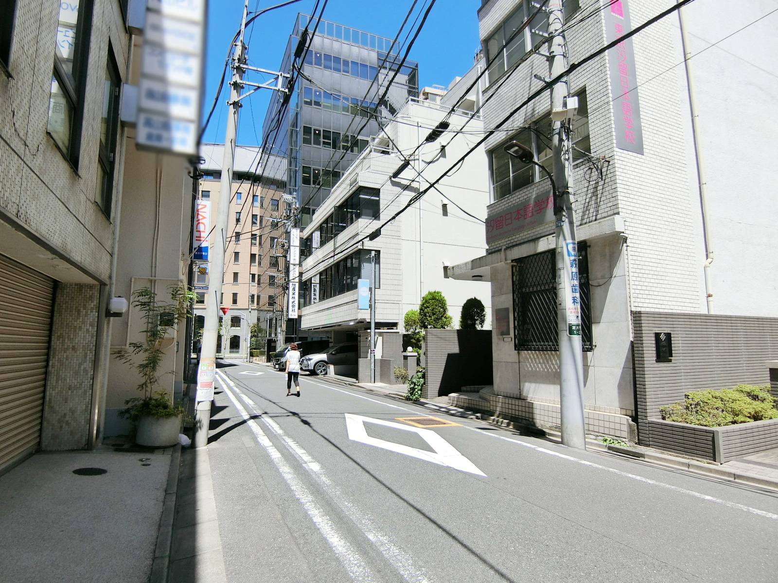高山ビル前面の通り