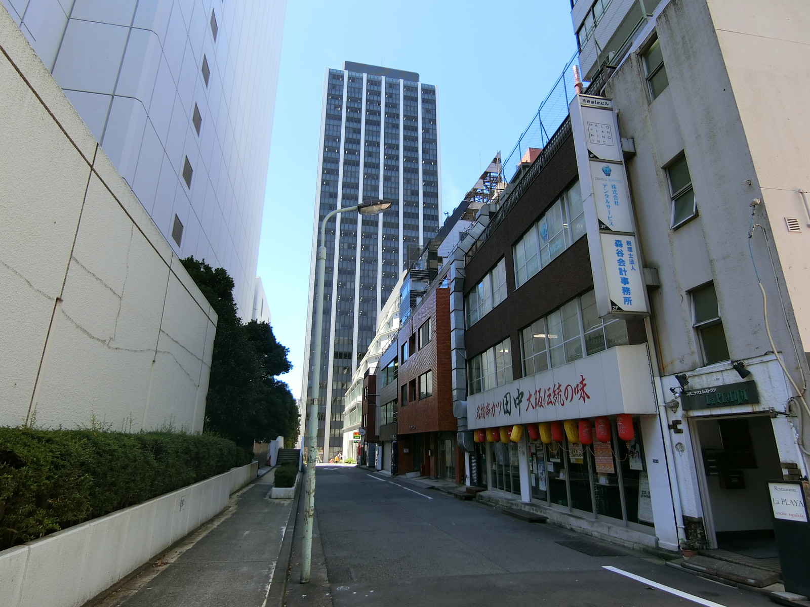 オフィスビル出入口