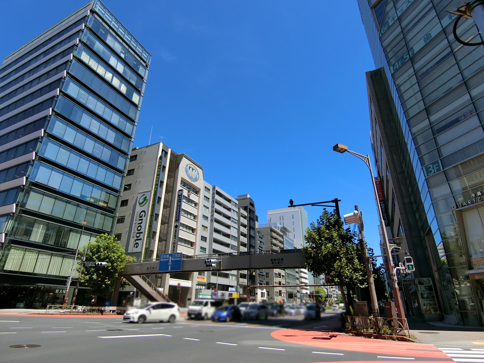 付近の青山通り