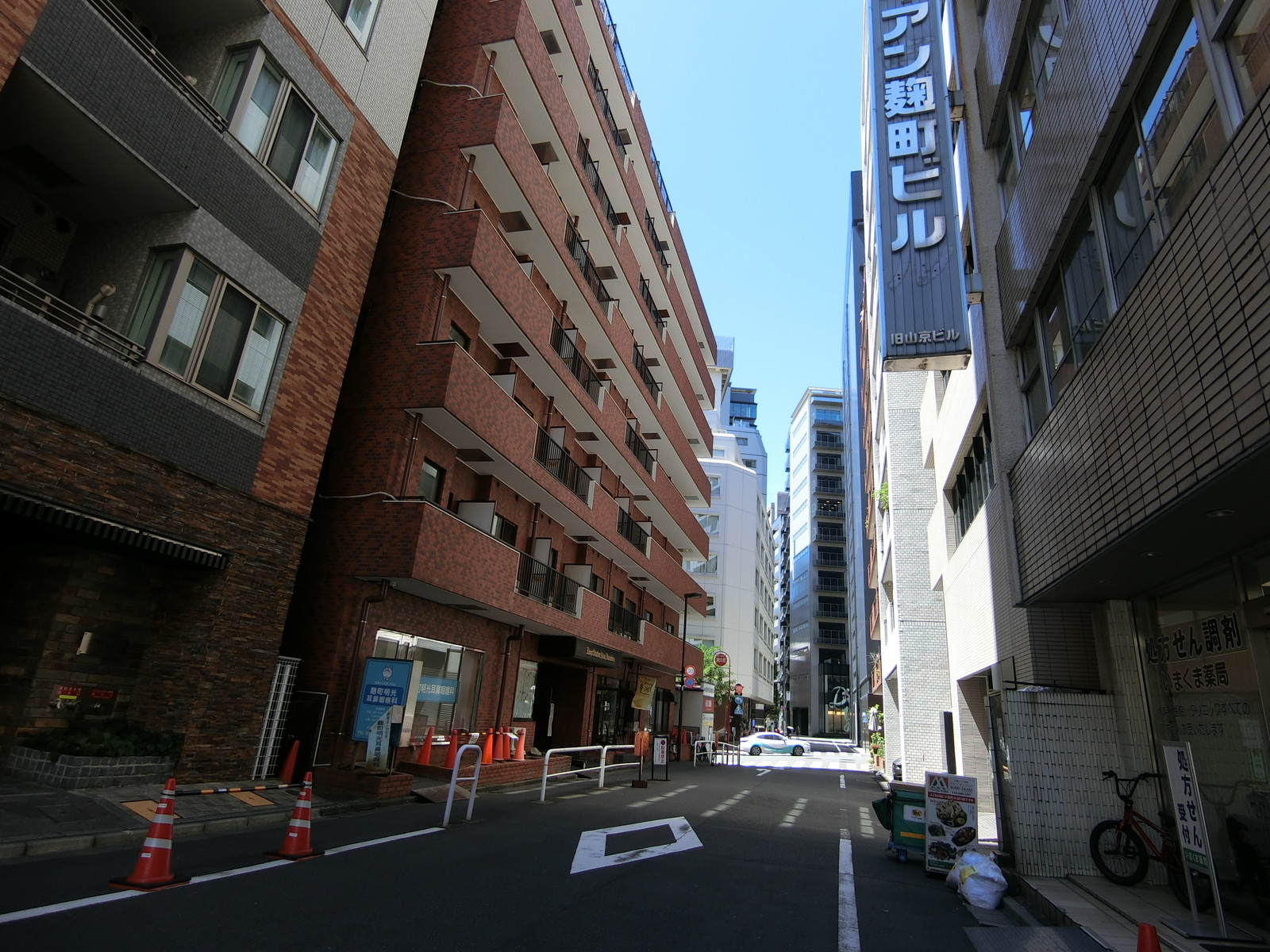 ダイアン麹町ビル前面の通り