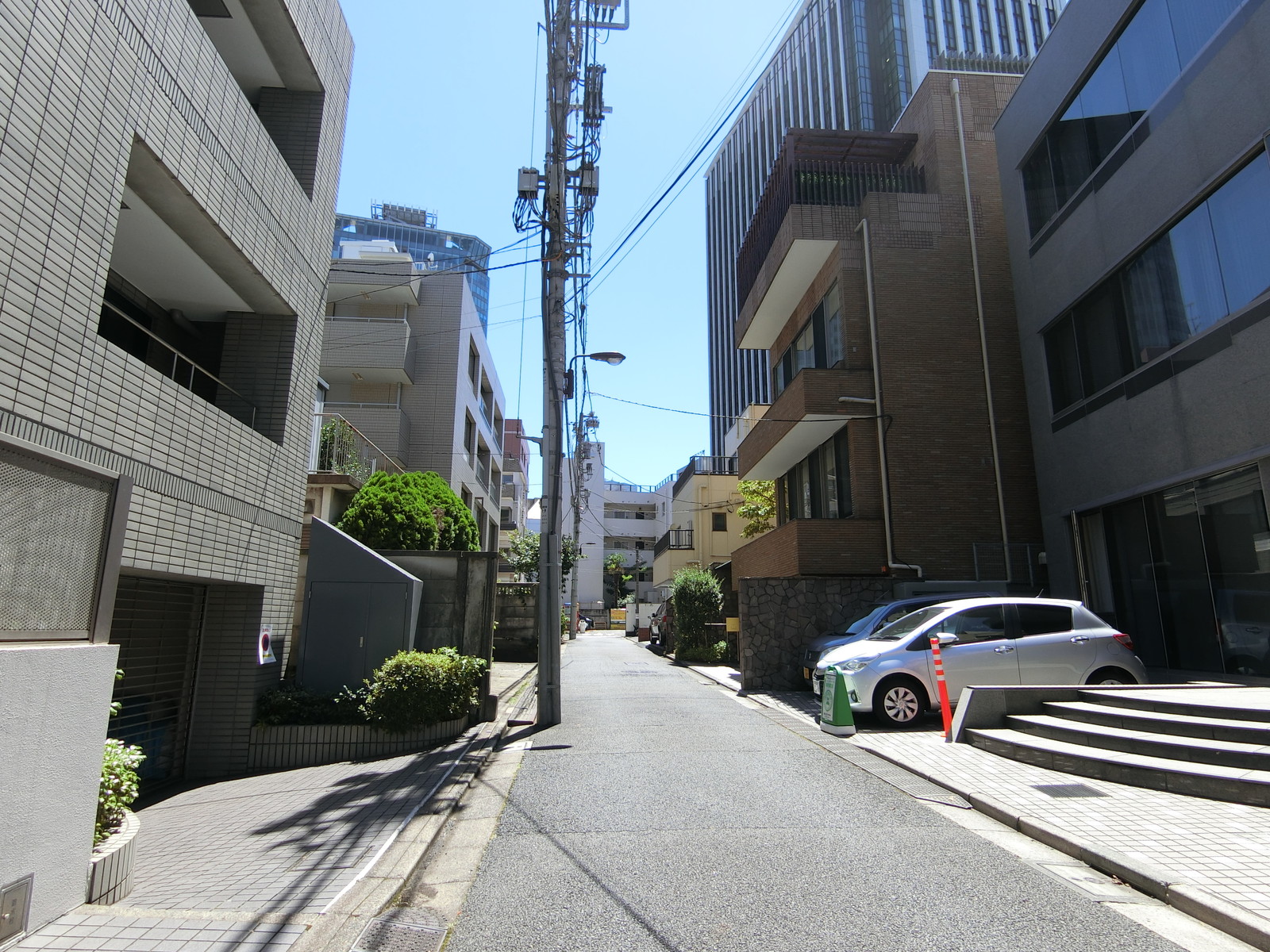エスパリエ平河町ビル前面の通り