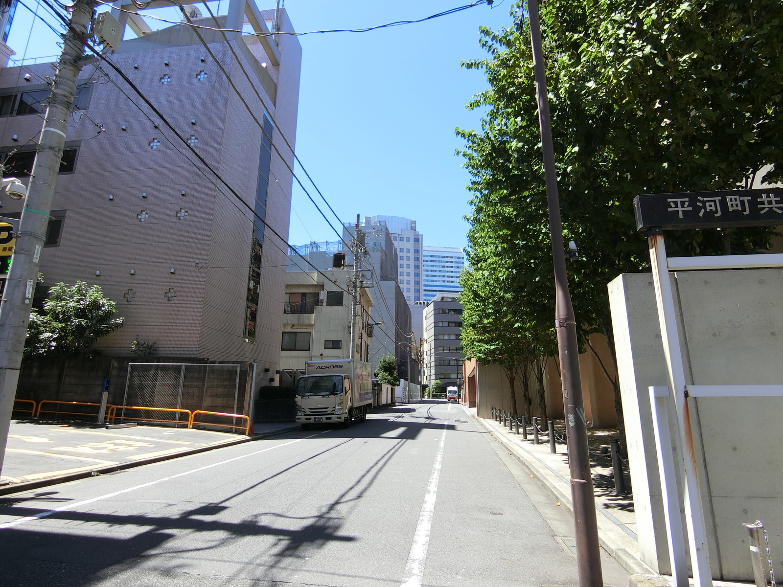 平河町宮川ビル前面の通り