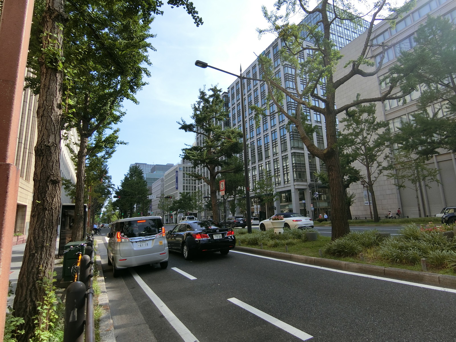 京橋御堂橋ビル前面の通り