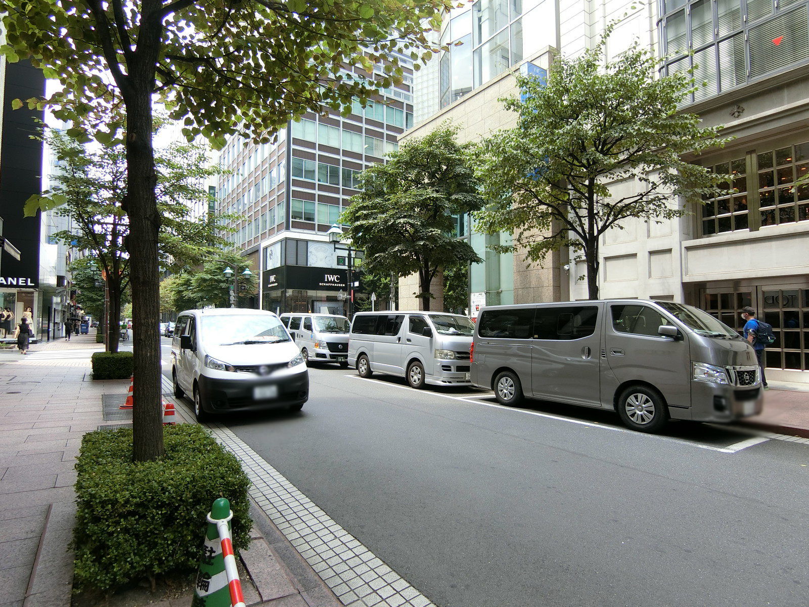 JPR 銀座並木通りビル前面の通り