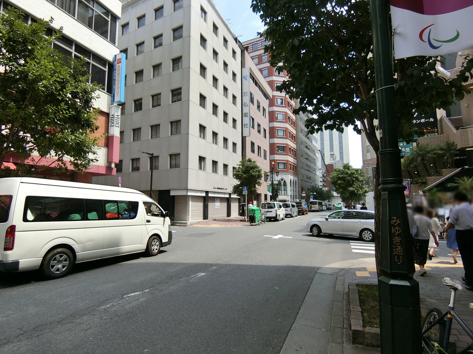 第2寿ビル前面の通り