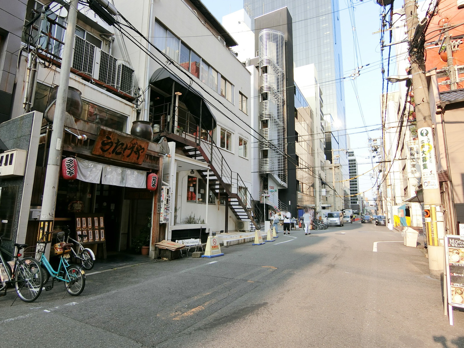 さつきビル前面の通り