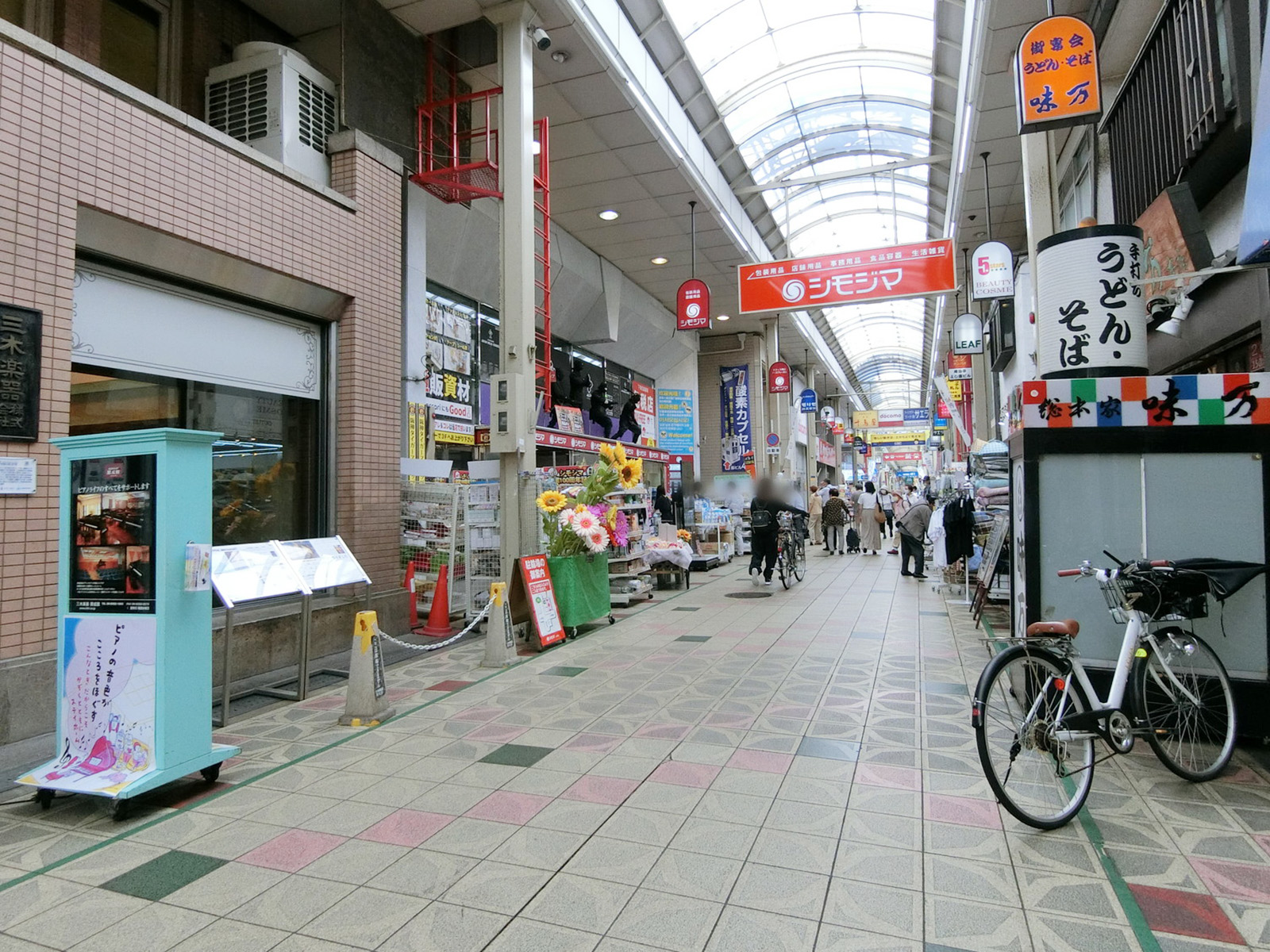 せんば心斎橋クマタカビル前面の通り