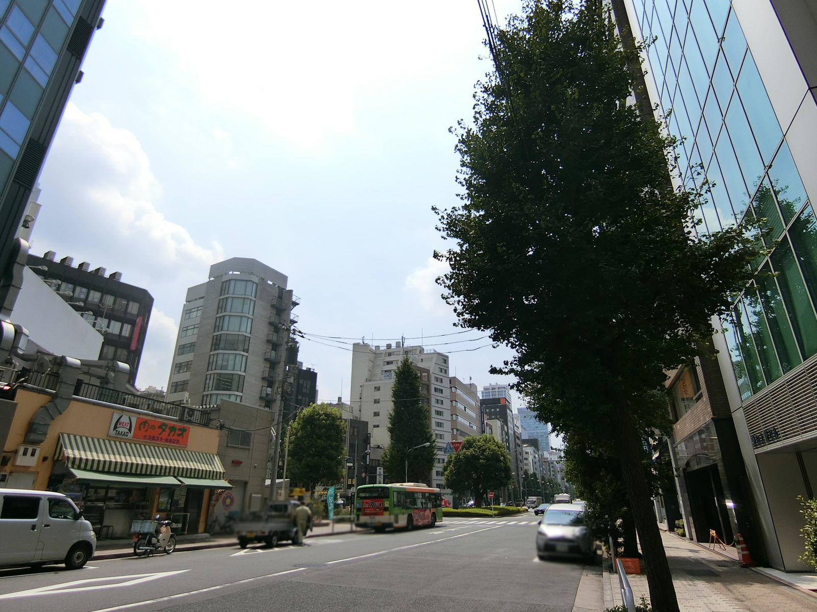 黒門平成ビル前面の通り