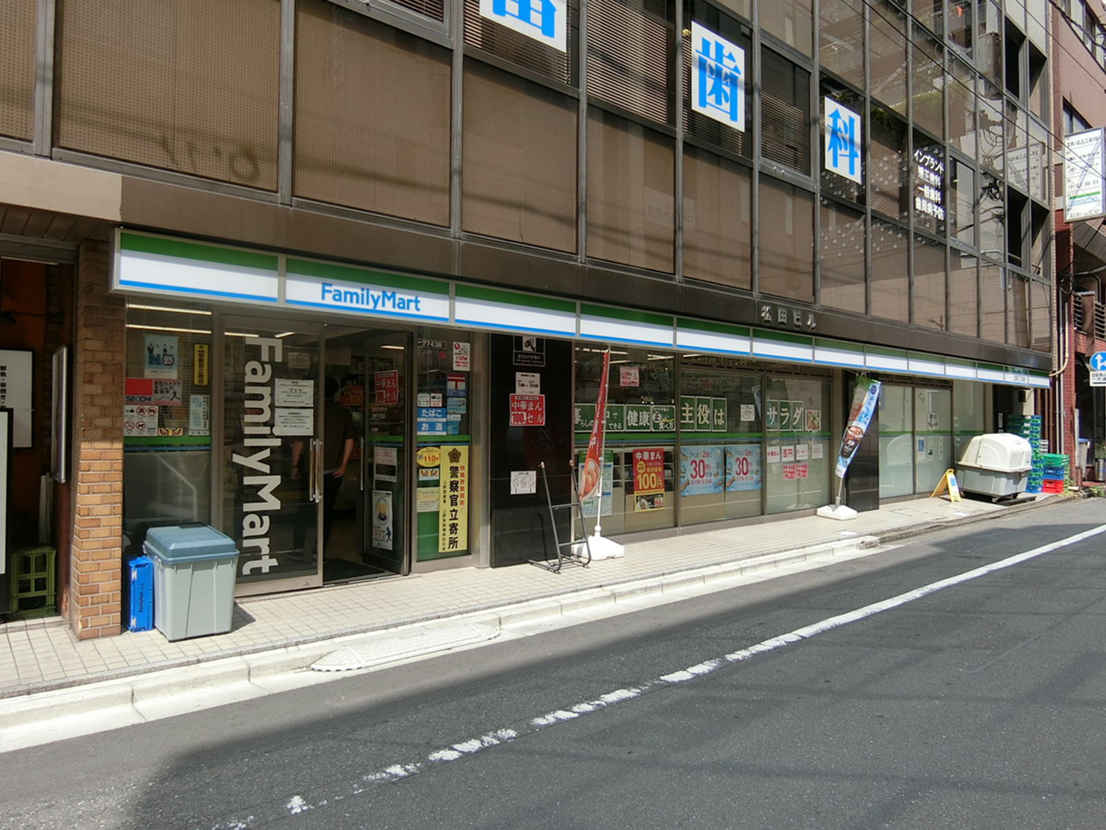 徒歩1分のファミリーマート