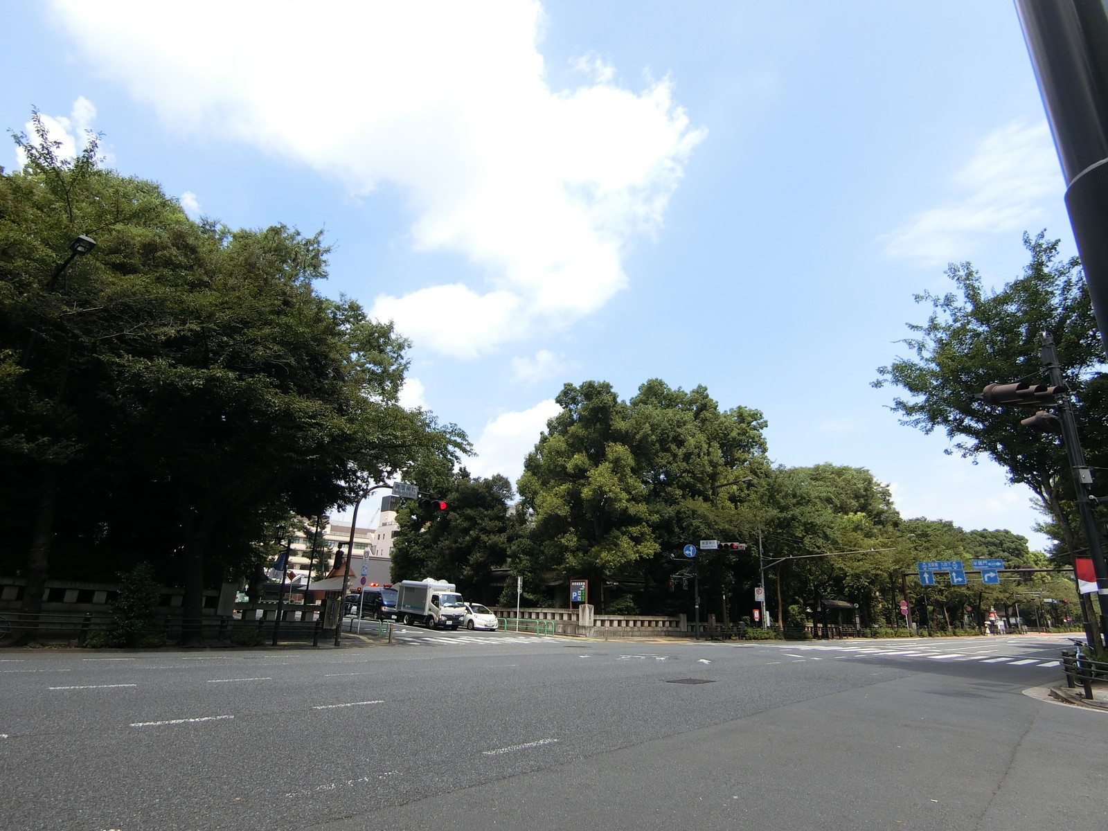付近の靖国神社交差点