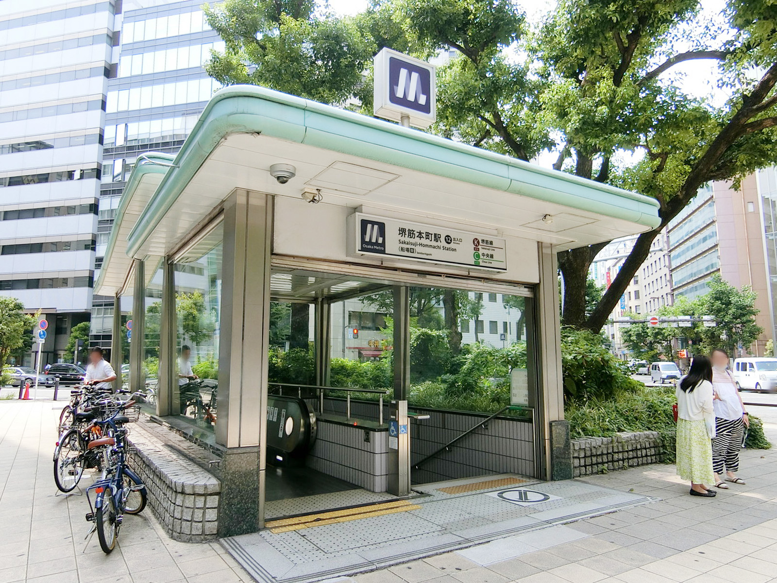 最寄りの「堺筋本町駅」