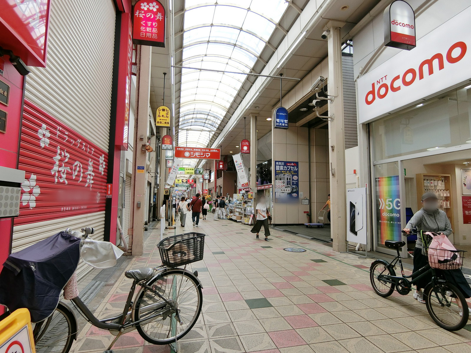 日本ビル前面の通り