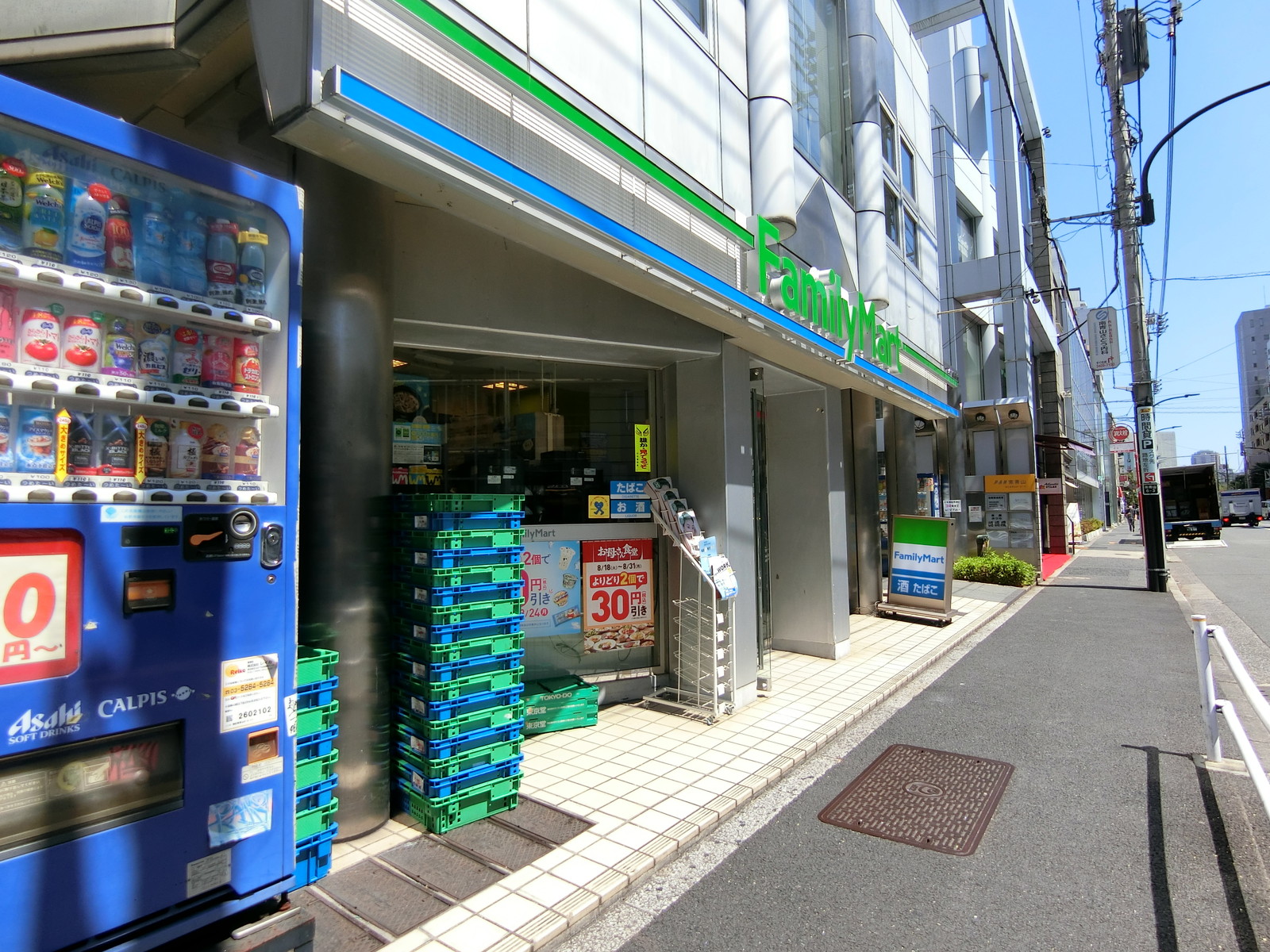 徒歩2分のファミリーマート