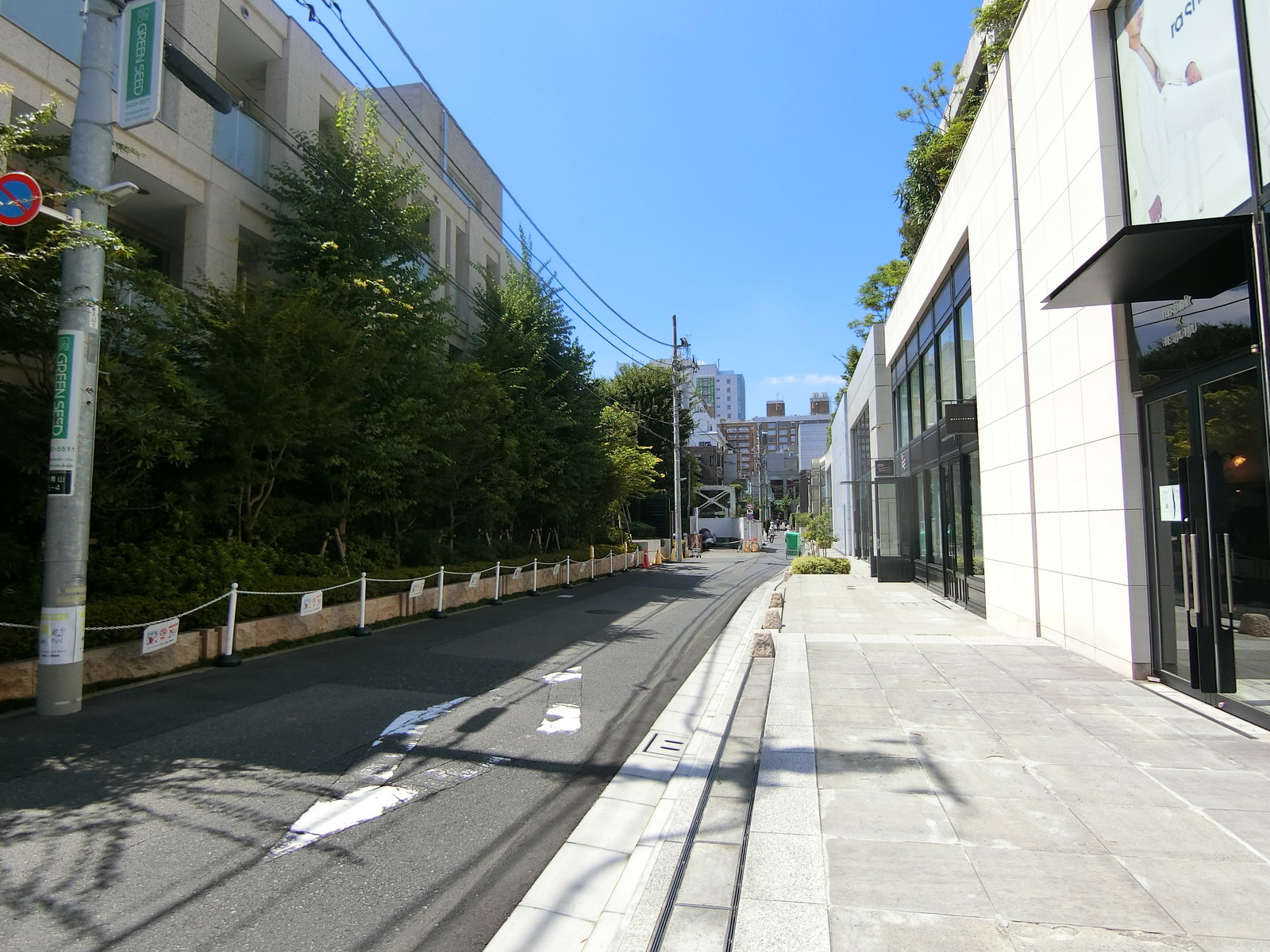 Bleu Cinq Point前面の通り