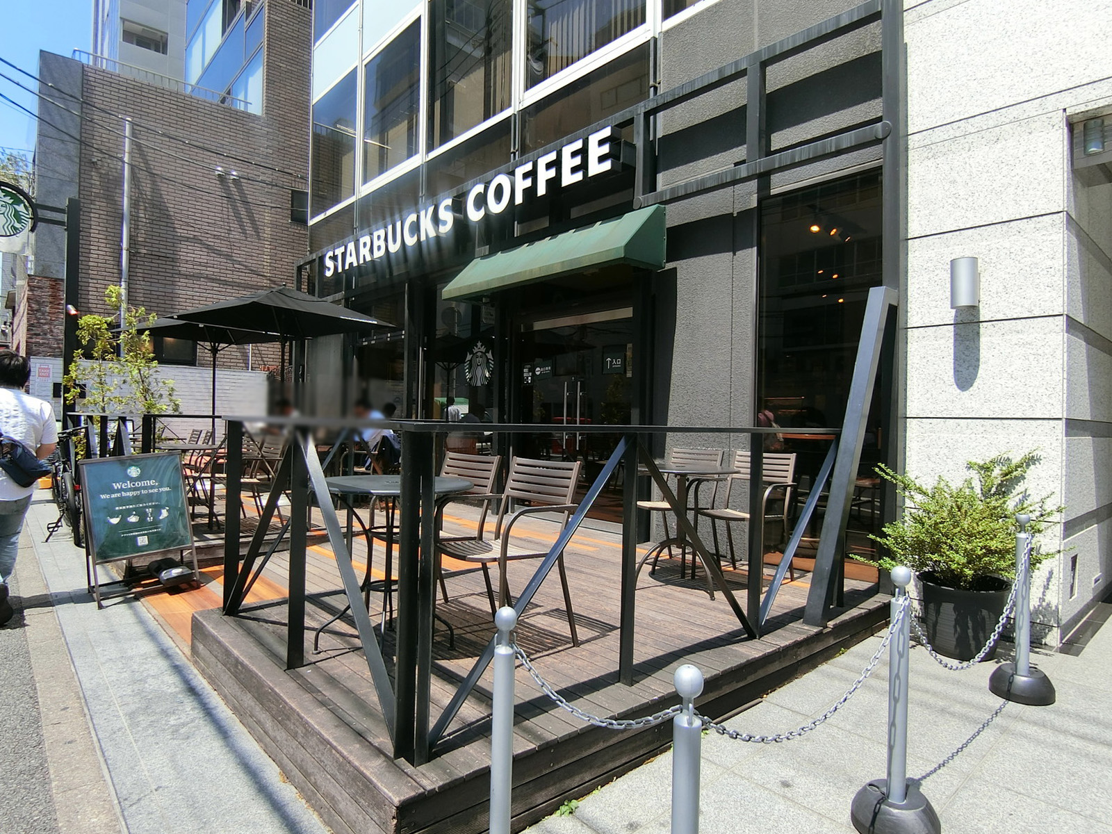 徒歩2分のスターバックスコーヒー