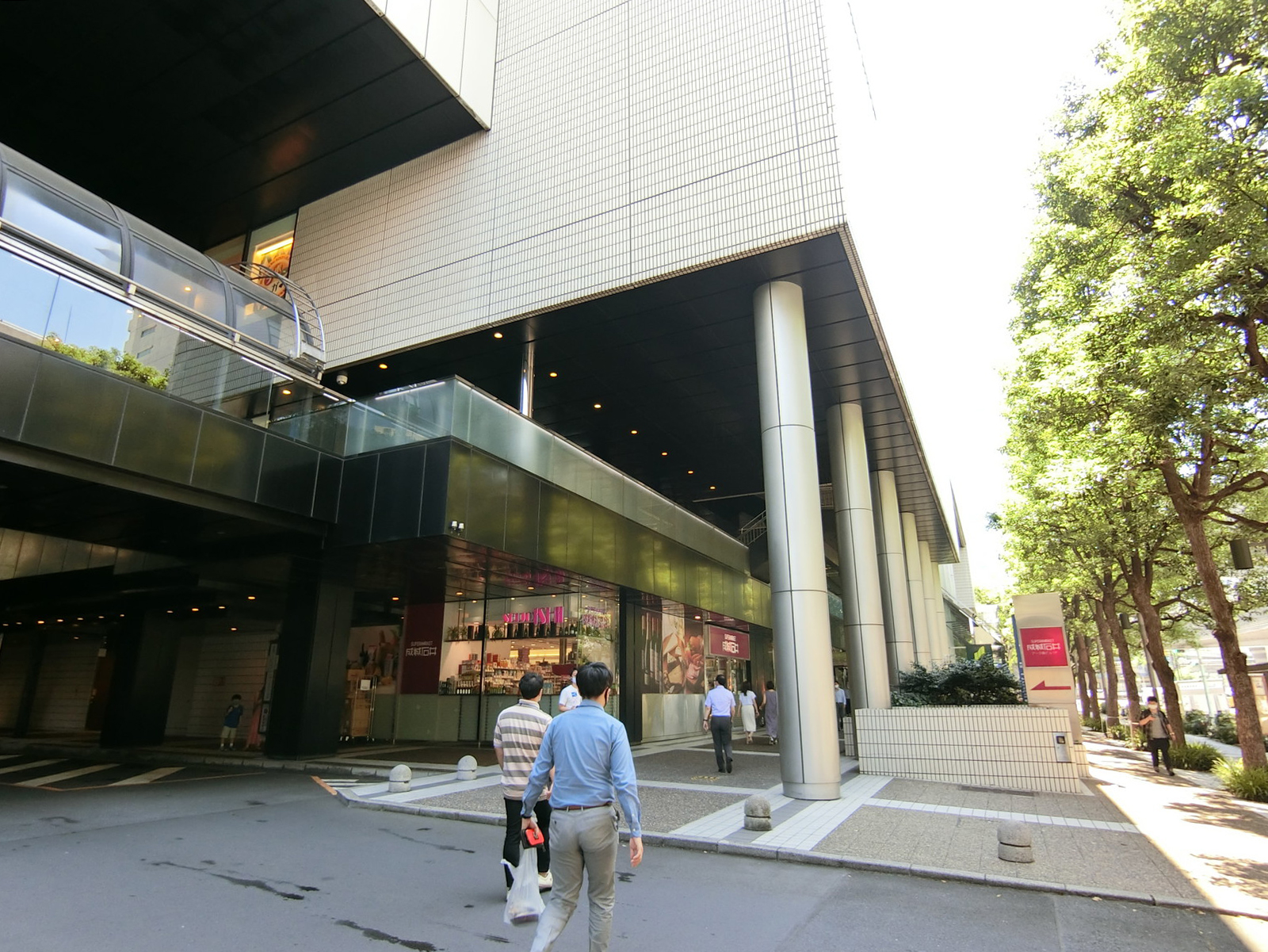 付近の複合施設 アークヒルズ