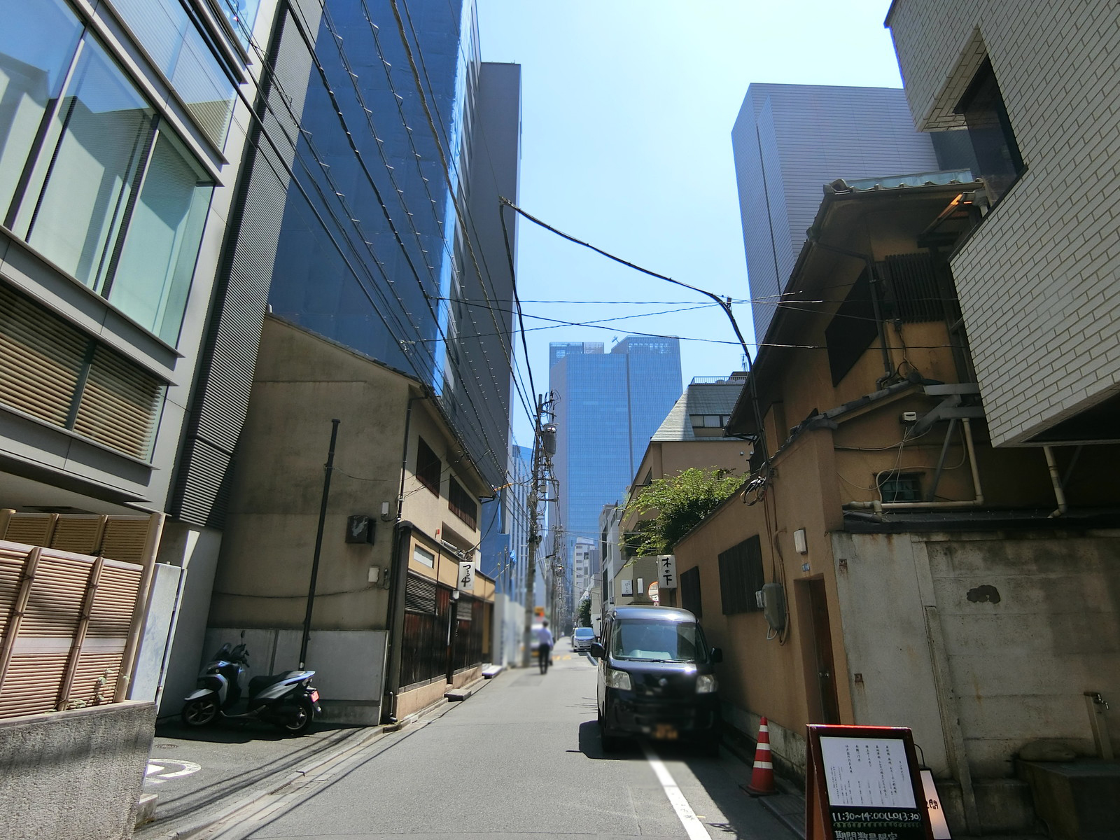 サクラハウス前面の通り