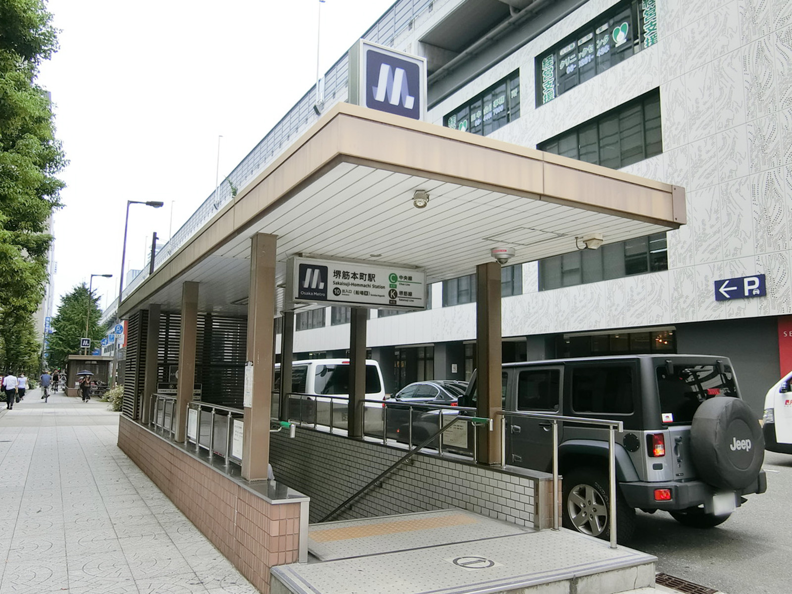 最寄りの「堺筋本町駅」