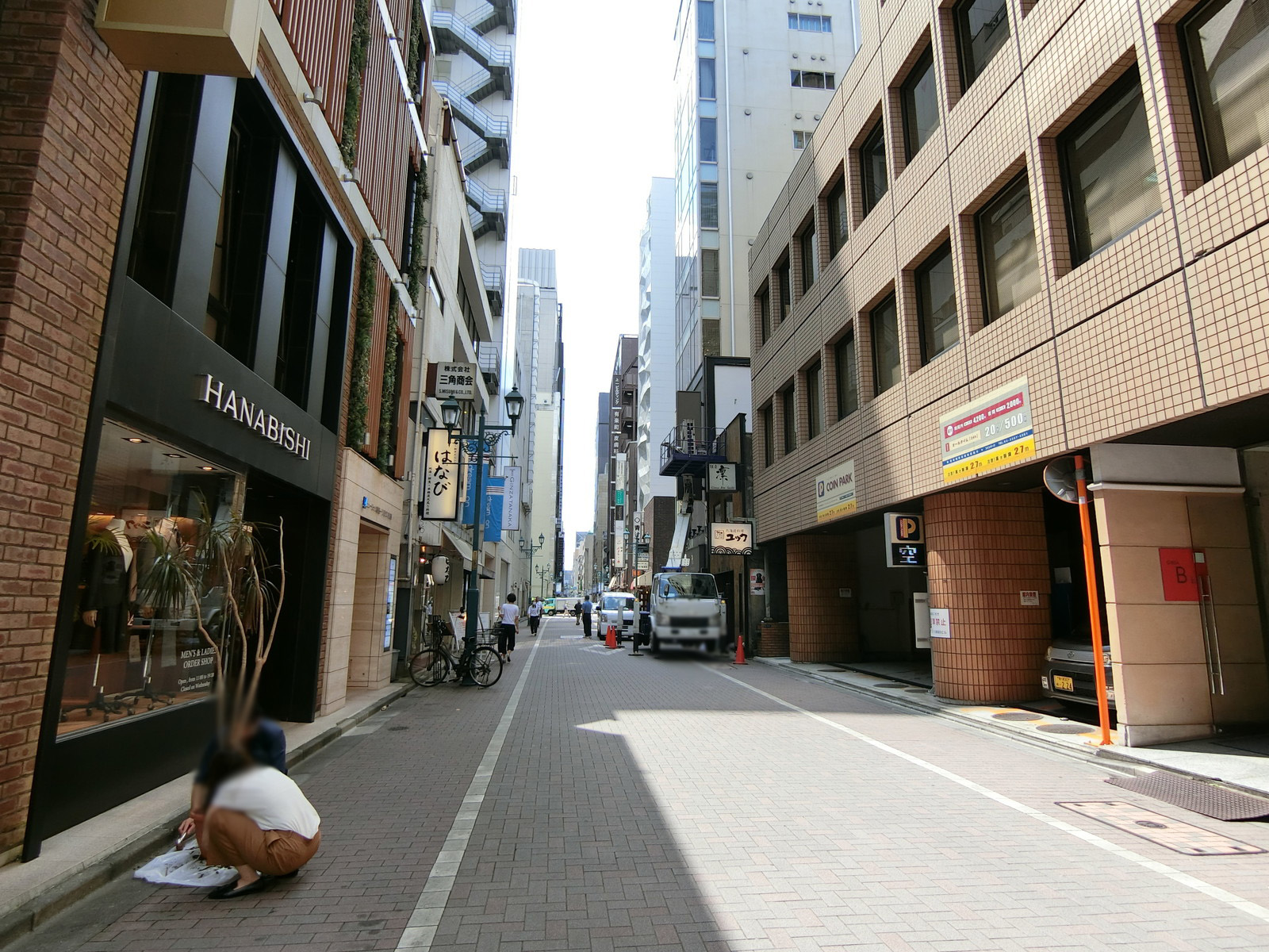 銀座小柳ビルディング前面の通り