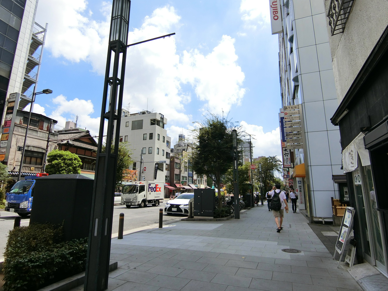 第二篠原ビル前面の通り