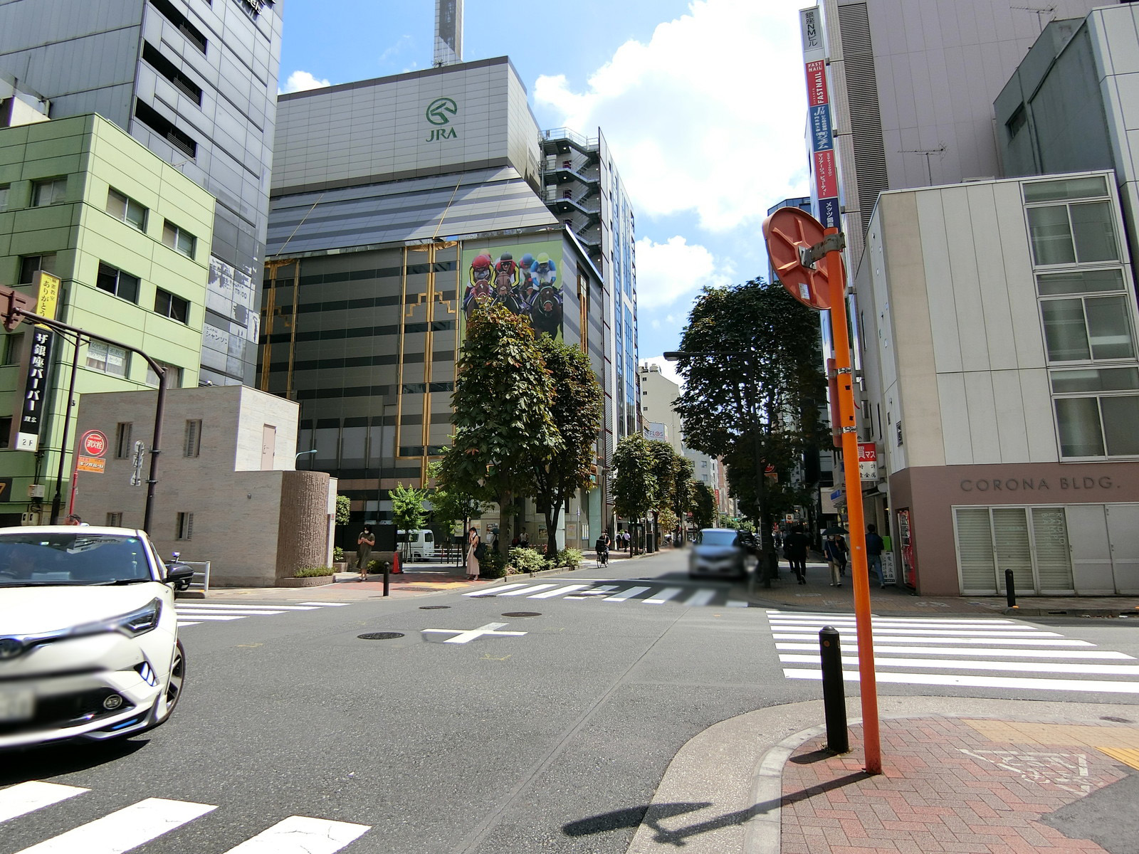 銀座オーミビル前面の通り